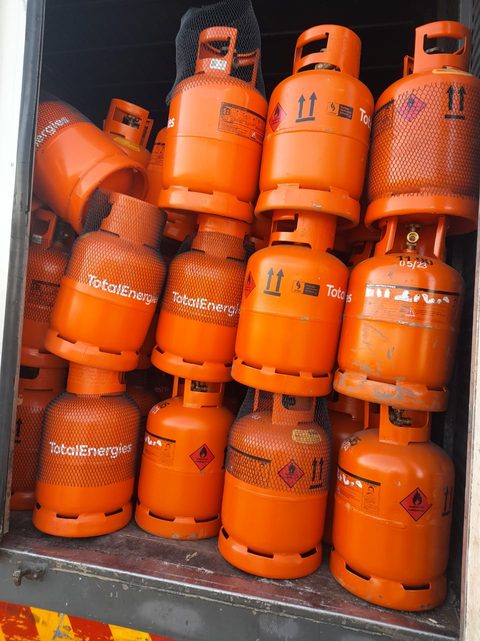 gas cylinders 2.jpg